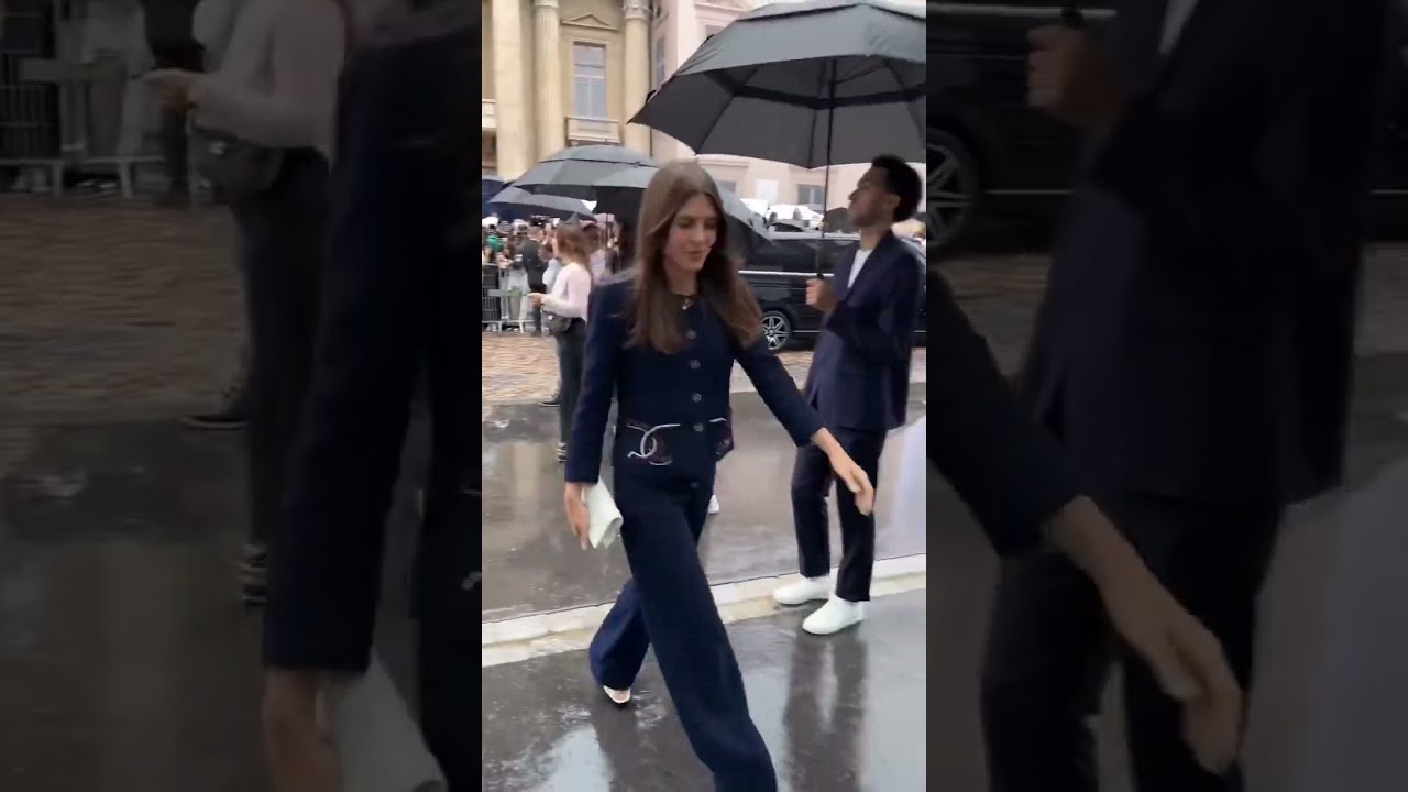 That loud screams as Yibo made his way to the venue🔥#WangYibo_CHANELSS24 #CHANELSpringSummer