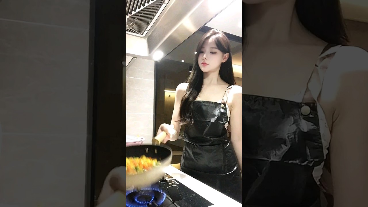 Hidden Identity: Sichuan and Chongqing Divine Chef Spicy Female Teacher