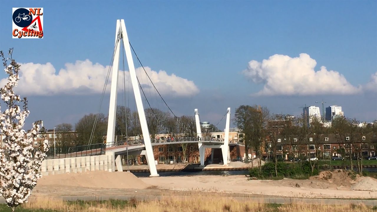A huge new bridge for walking and cycling in Utrecht (NL)