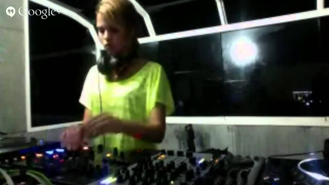 Live session Abril Love