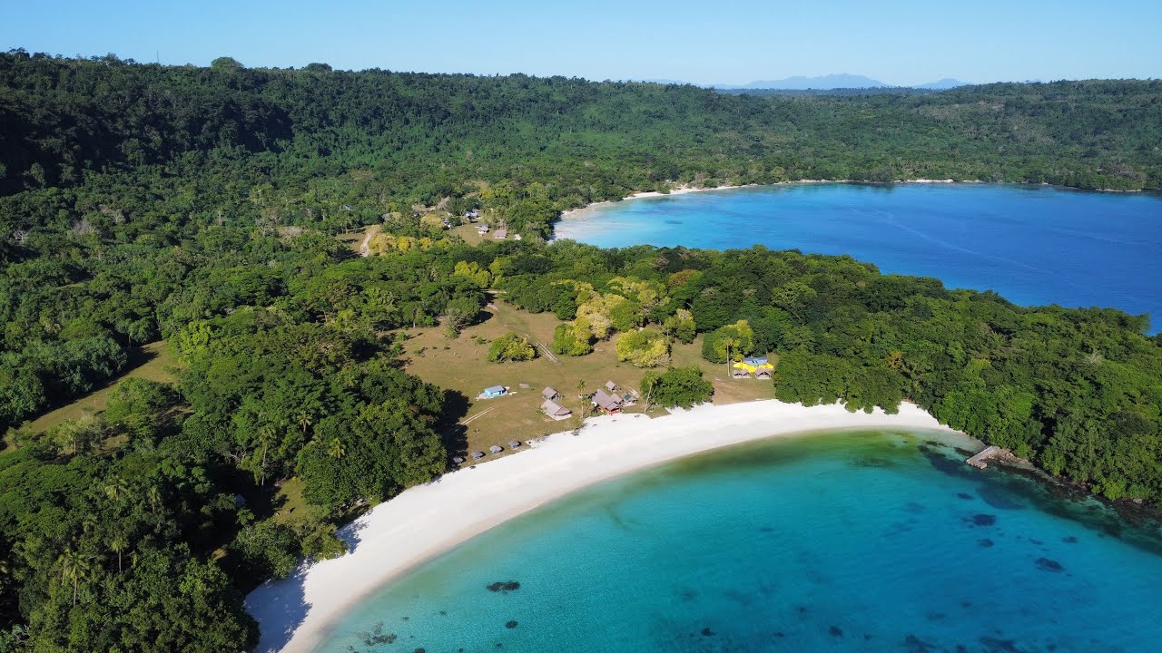 Vanuatu, Champagne Beach + Lonnoc beach tour! (Shot on DJI mini 2 SE)