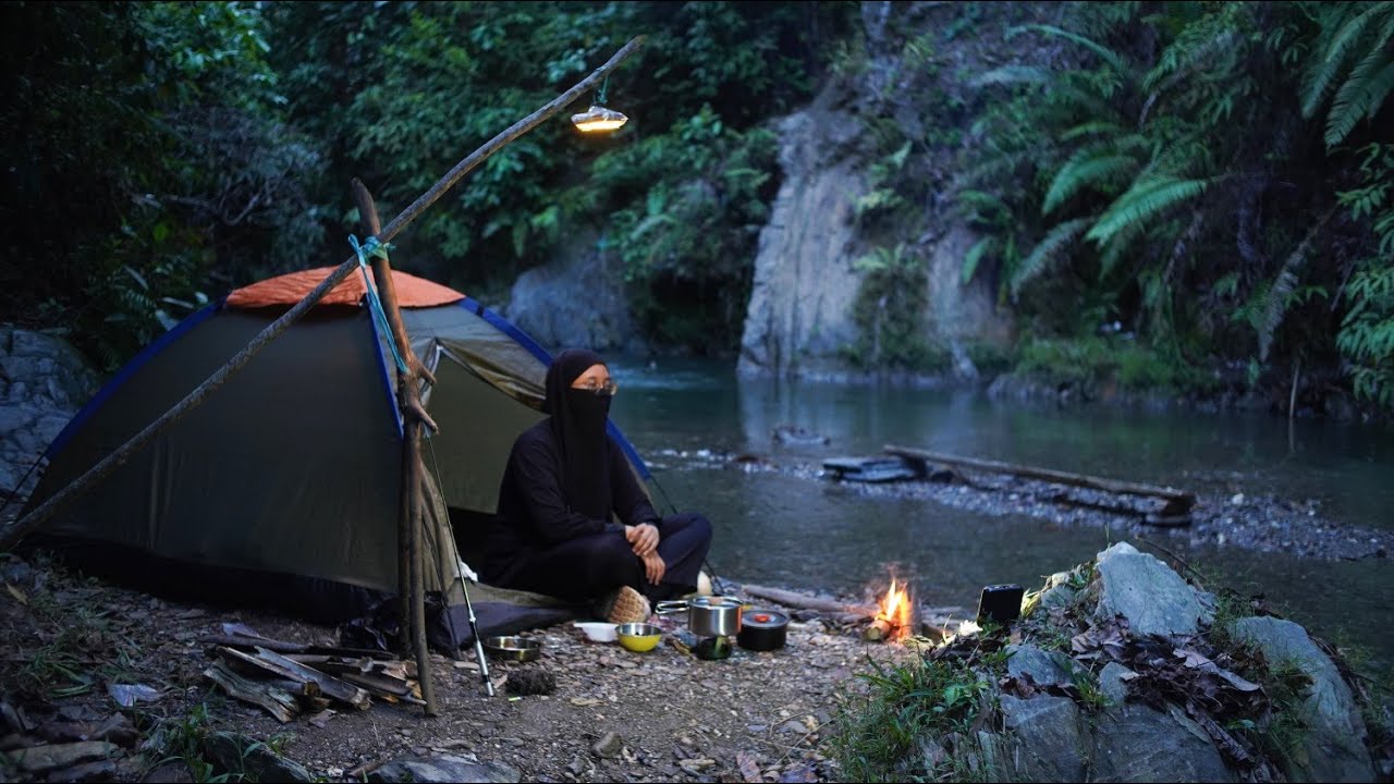 Solo Camping di Tempat Nyaman | Api Unggun Hangat di Dinginnya Hutan