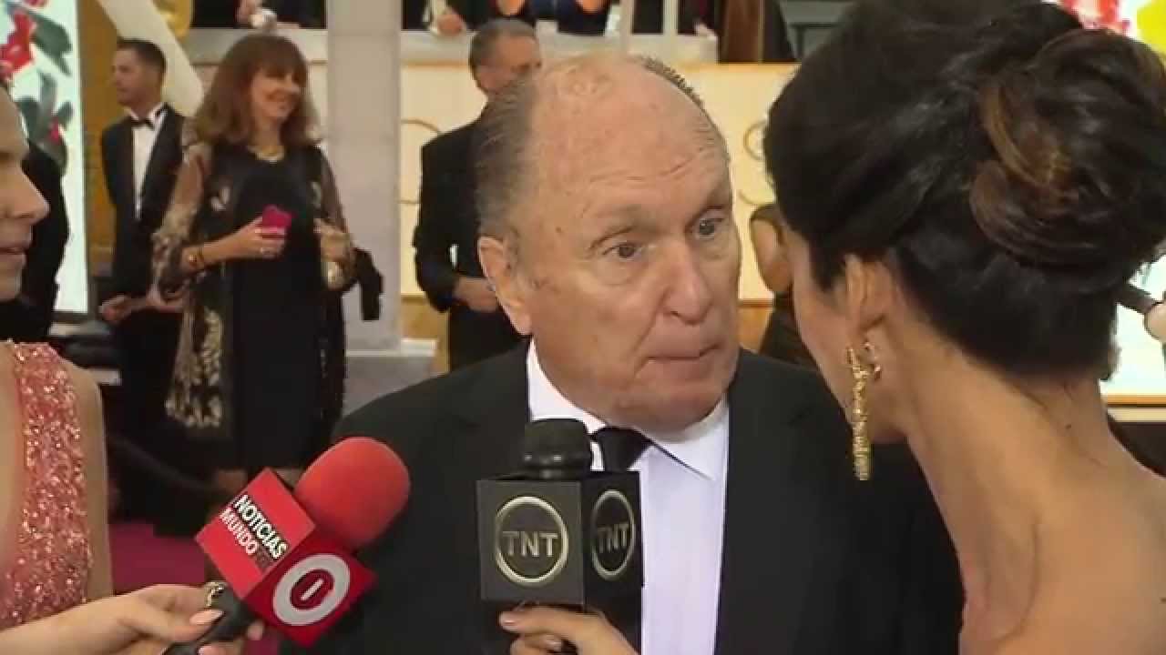 Carol Ribeiro entrevista Robert Duvall no Red Carpet do Oscar&reg; 2015