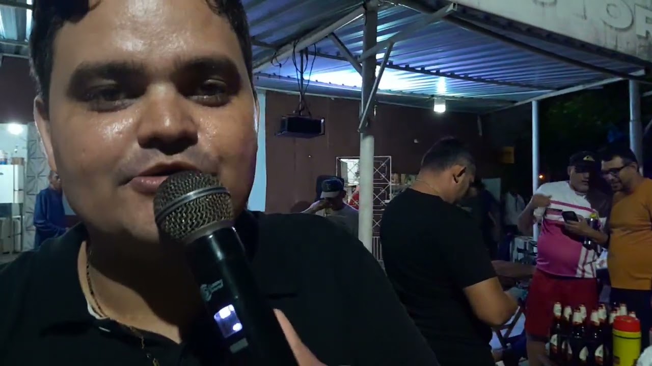 Robin Vaqueiro no bar do locutor ao vivo 