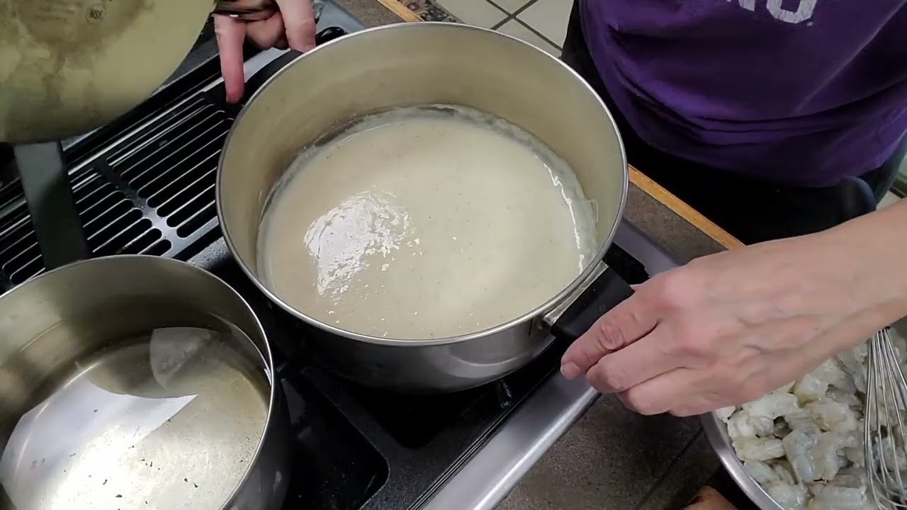 Креветки с брокколи в соусе Альфредо — кто же не любит соус Альфредо?