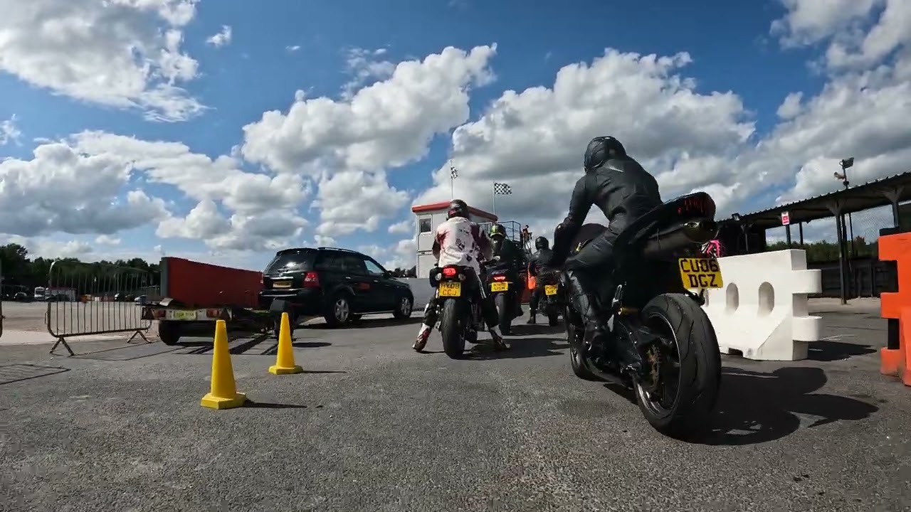 Three sisters track day (novice ktm390 duke ) 06/08