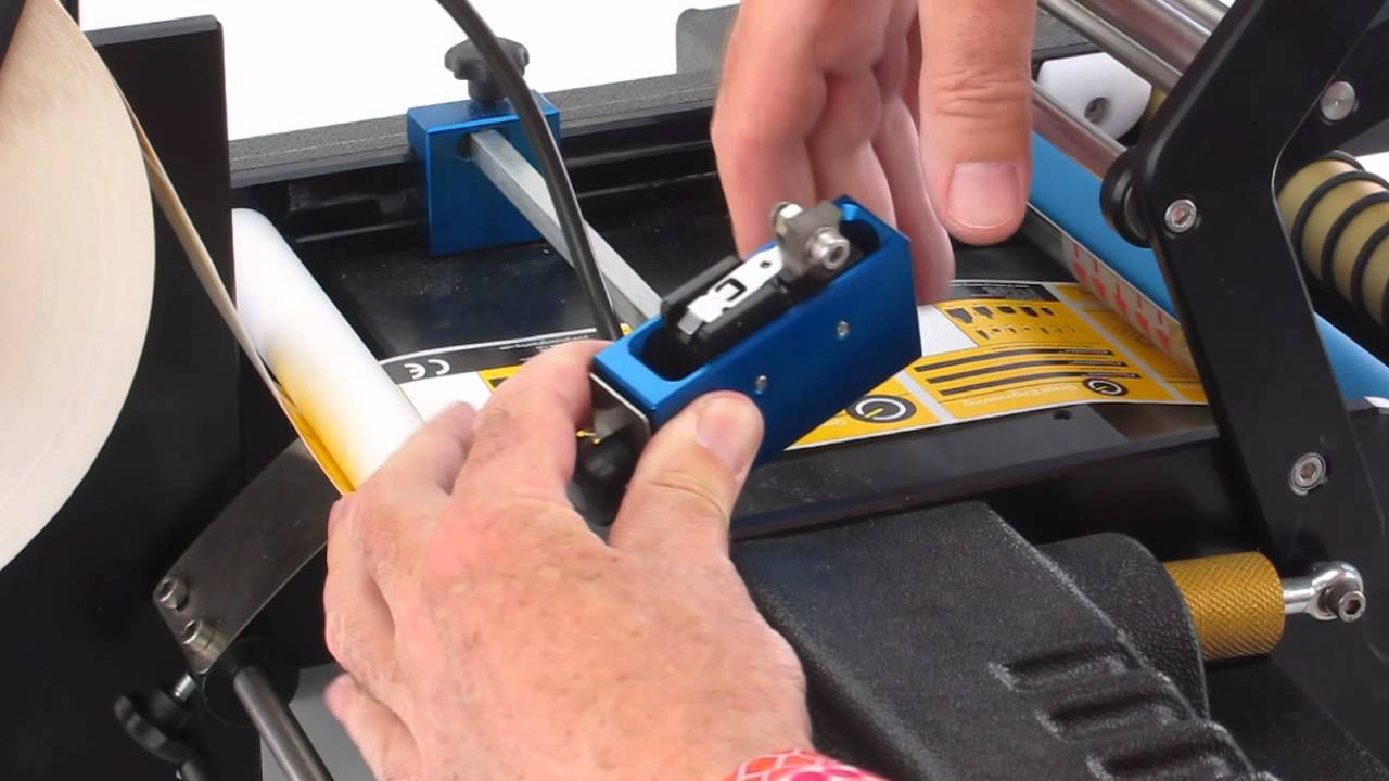 Instructions for setting up a BenchMARK or BenchMAX bottle labelling machine.