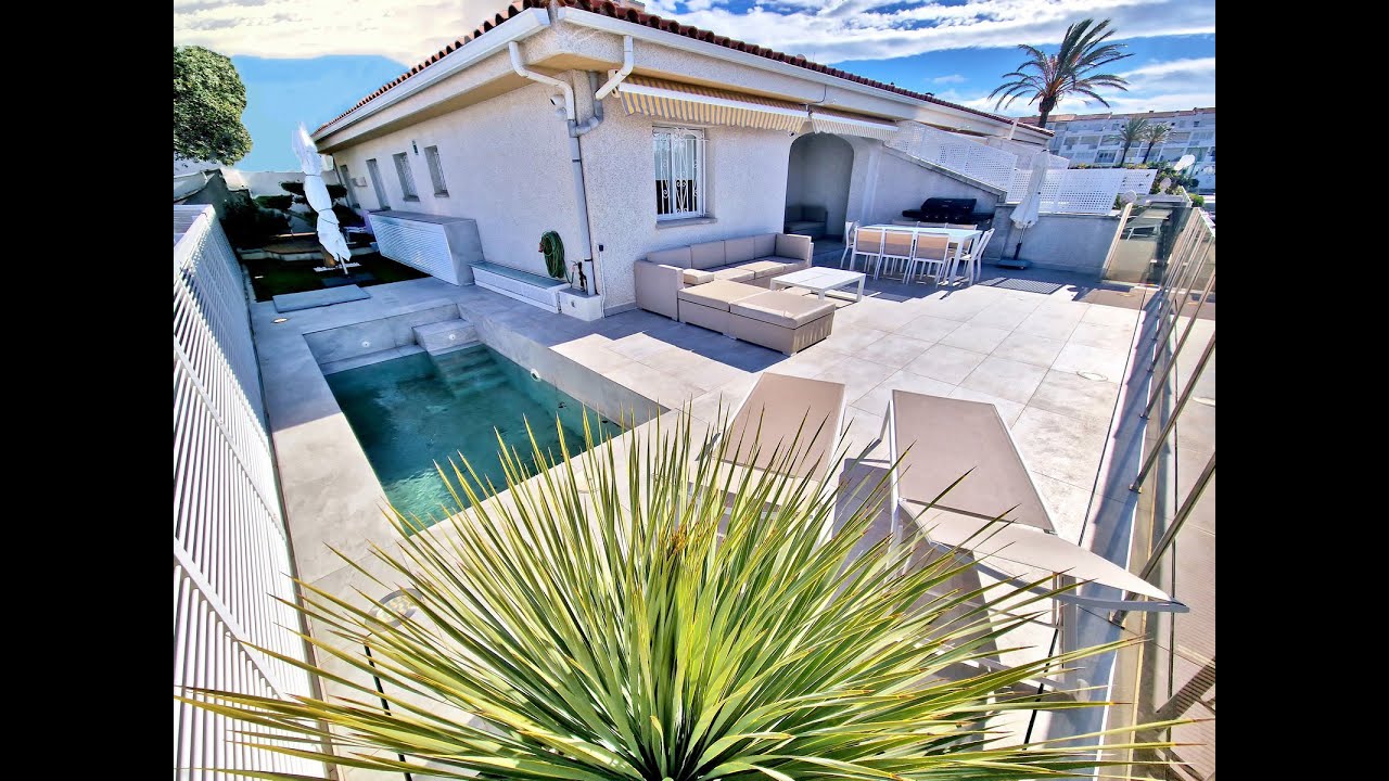 EXCLUSIVITÉ EMPURIABRAVA – RARE !! A VENDRE VILLA PLAIN-PIED AVEC AMARRE 5X10M
