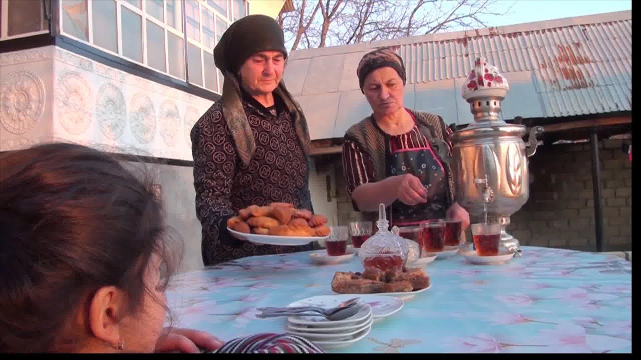 Kənddə qoz-fındıq çörəyinin,və qış sürfüllüsünün hazırlanması.