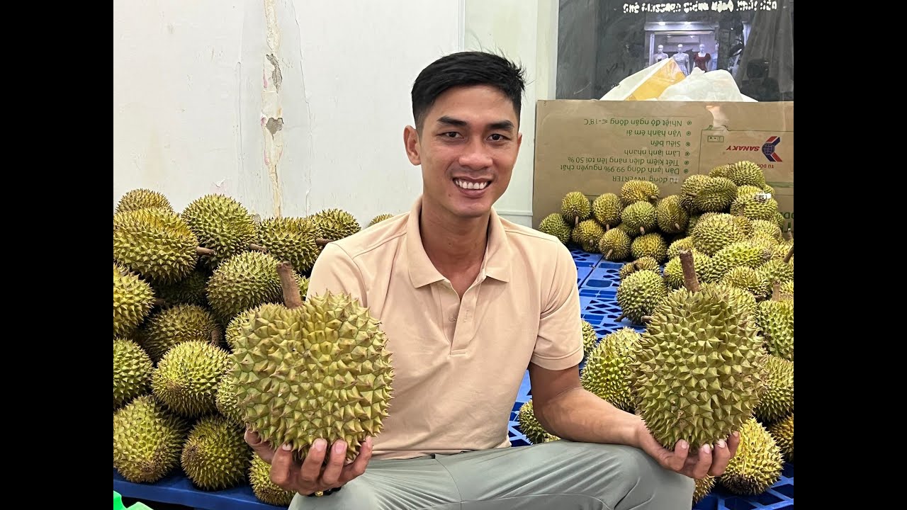 Cảnh tấp nập khó tin khi tại hàng sầu riêng không nhúng thuốc ở Sài Gòn của anh trai quê