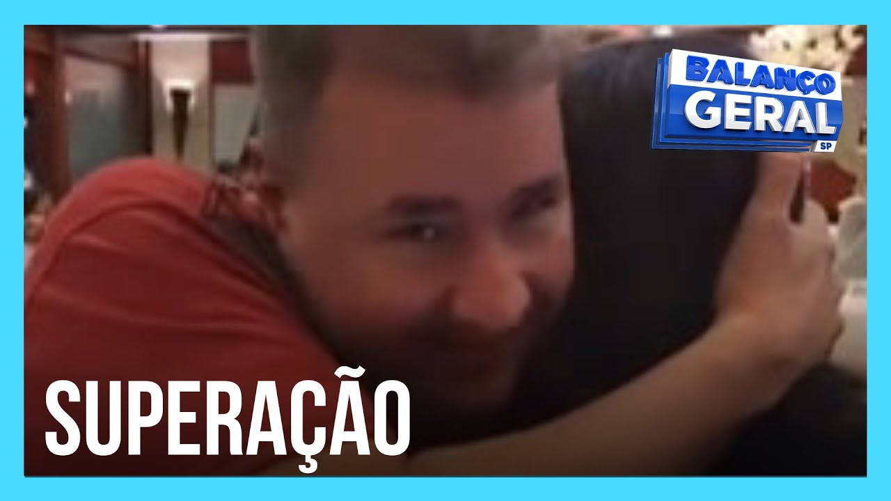 Autista consegue emprego aos 43 anos e paga almoço para a mãe com o primeiro salário