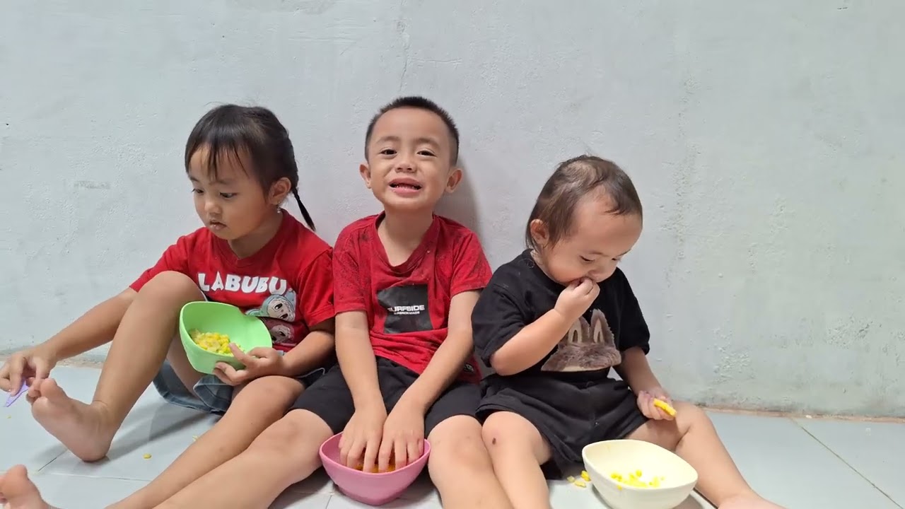Makan jagung dipagi hari #jagung #makan #anaklucu 