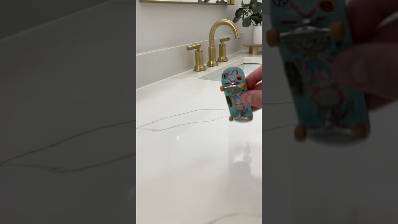 Some clips in the new bathroom 🚽🔥 #fingerboard #viral #shorts