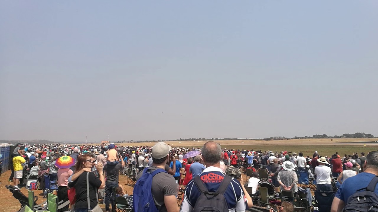 2 Gripens vs. Hawk Demo (AAD 2018)