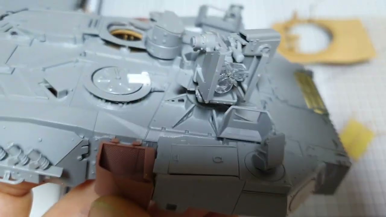 Amusing Hobby  1/35  LEOPARD 2A8  Part3 Details up 