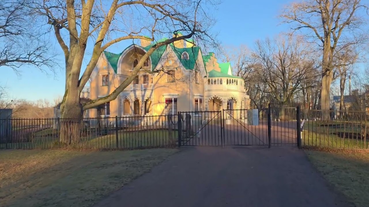 Петергоф: ресторан Bona, коттедж в парке Александрия, закрытый супермаркет 