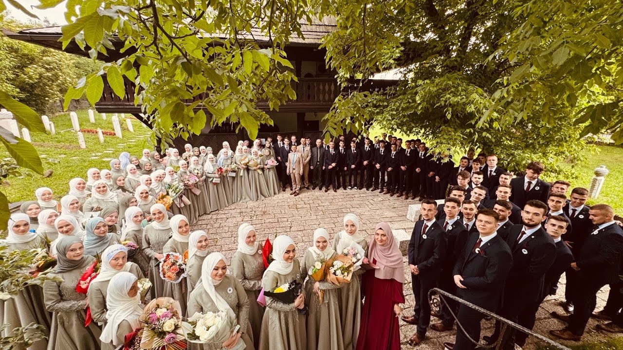 Svecani defile 348. generacije maturanata Behram-begove medrese u Tuzli, maj 2024.