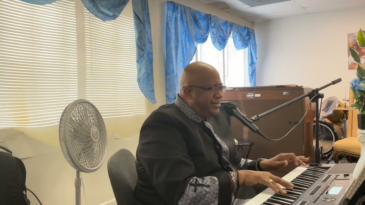 Praise & Worship Elder Cedric Shamley GFLM Church ‼️‼️