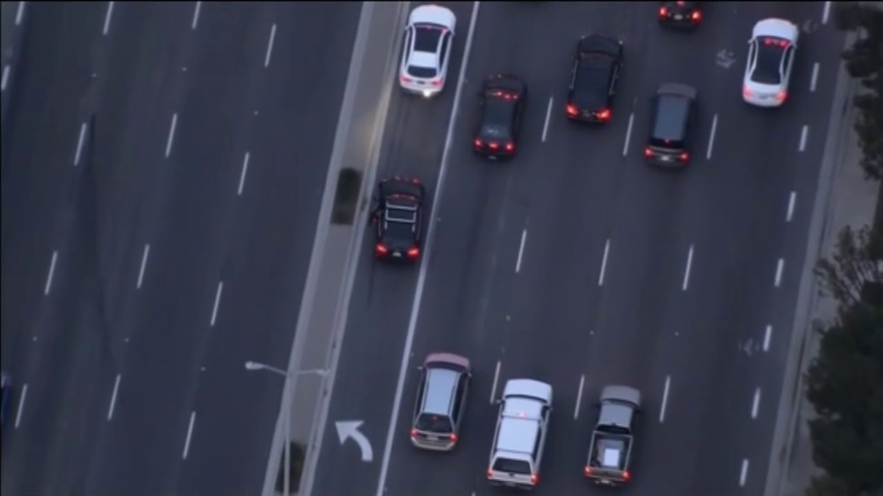 Espectacular persecución en California: roba un coche y termina siendo atrapado por un perro policía