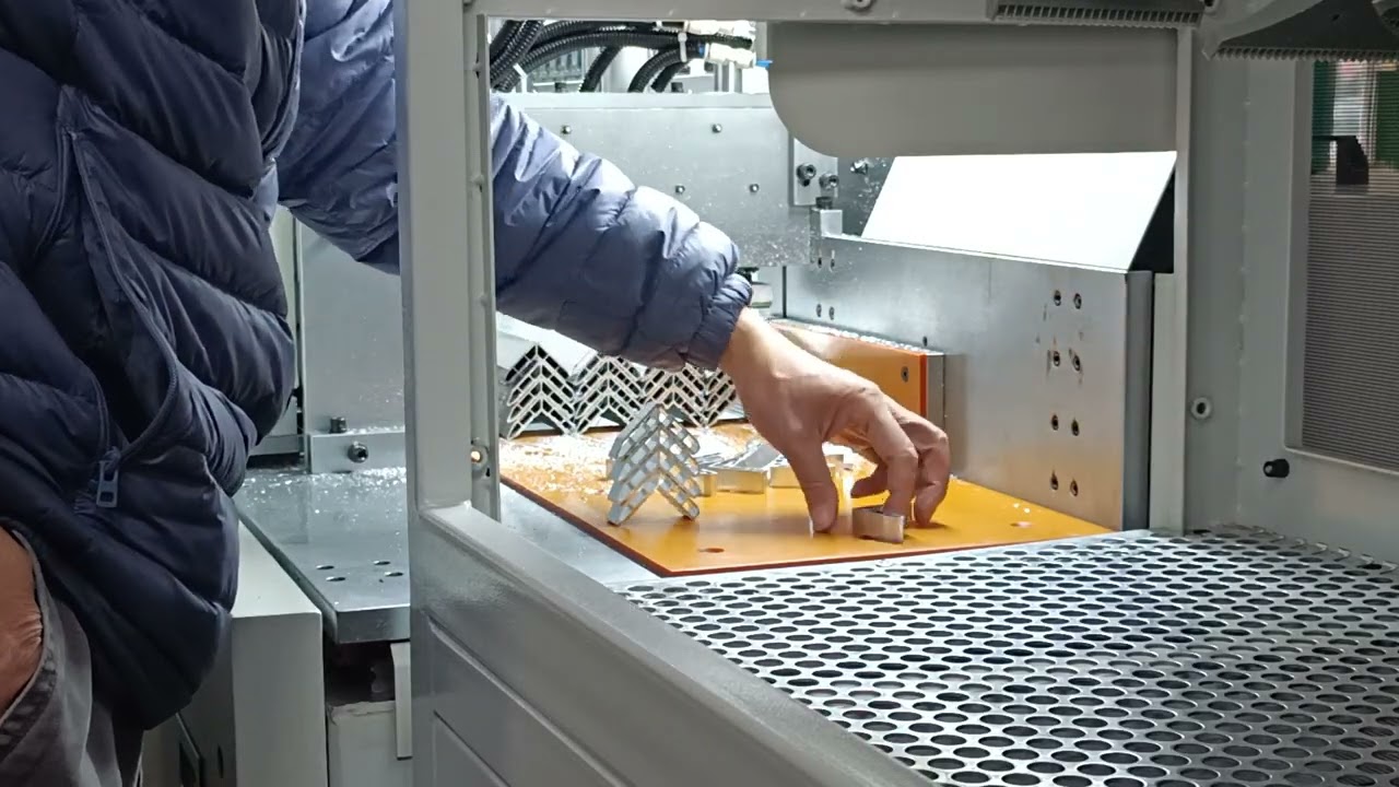 DS2 A450 3E+16 Corner Code Cutting