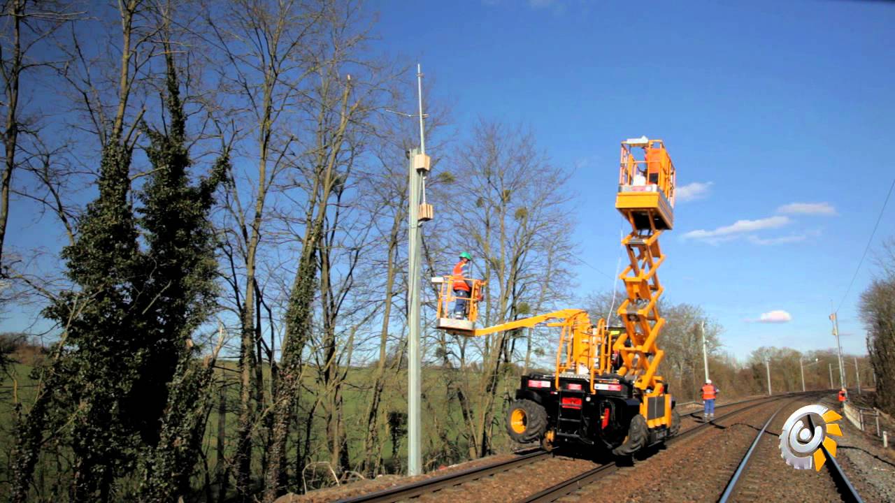The UNAC X6 - High Capacity Road-Rail Lifting Platform