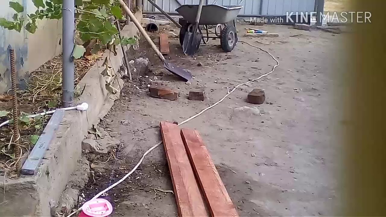 Бетонирование двора с разными уклонами и водоотведением.