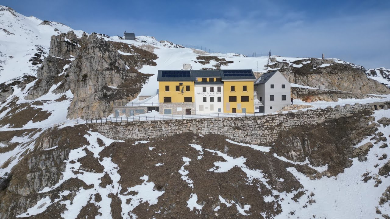 Salita a rifugio Achille Papa per val canale