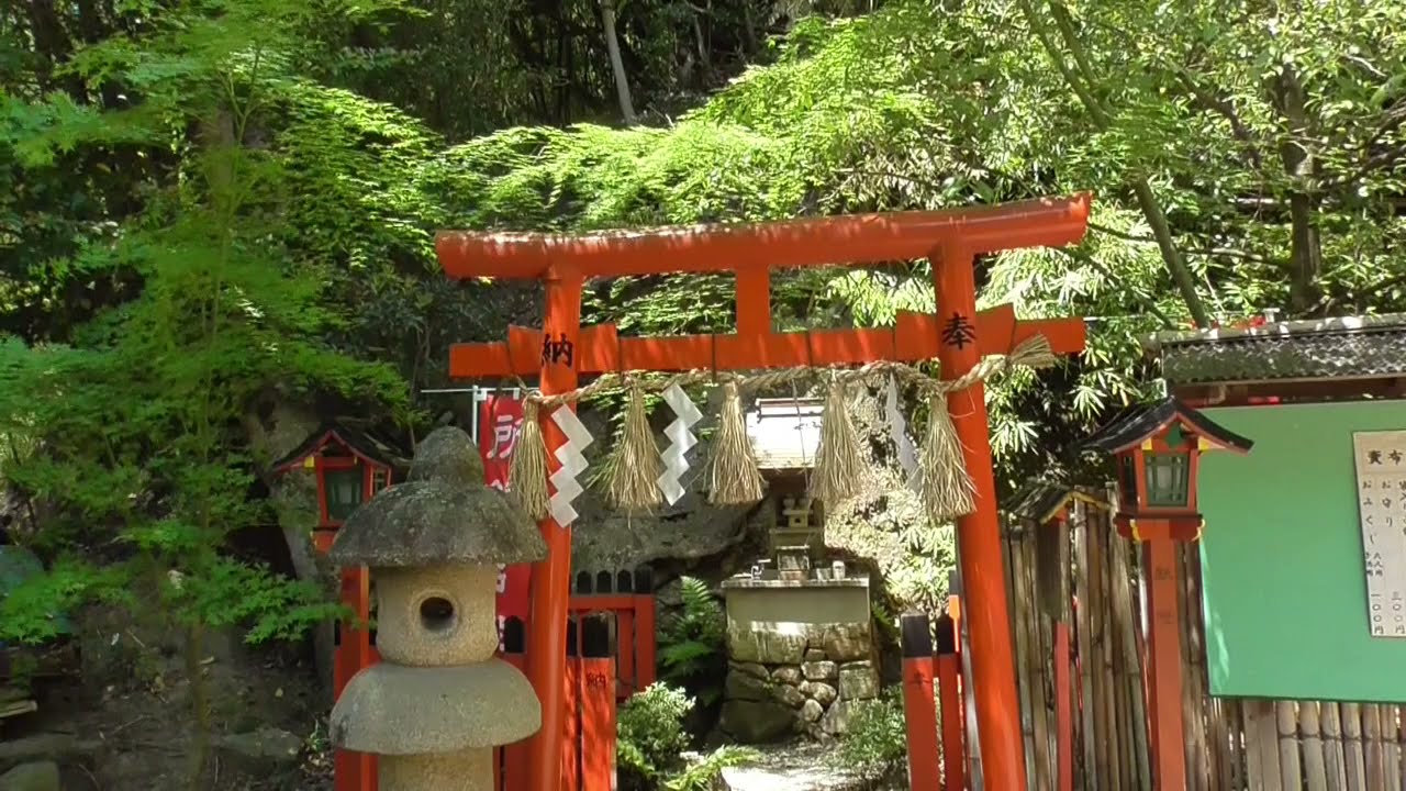売布神社　聡明で美しい女神　下照姫と国譲りの使者、天雅彦命をお祀りしています。