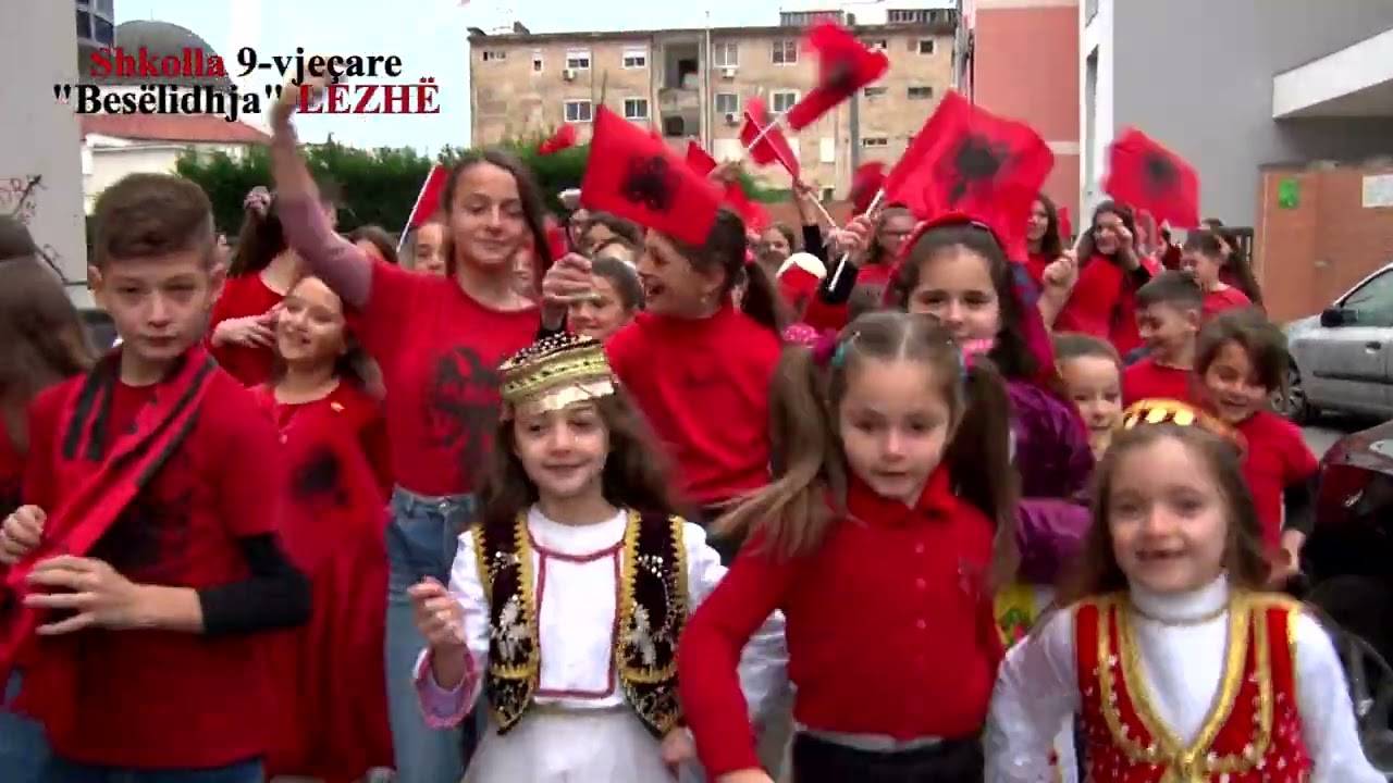 Gëzuar festat e Nëntorit - Shkolla 