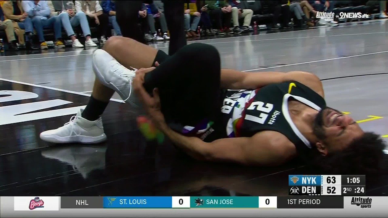 Jamal Murray exits Knicks-Nuggets after twisting ankle on Nikola Jokic | NBA on ESPN