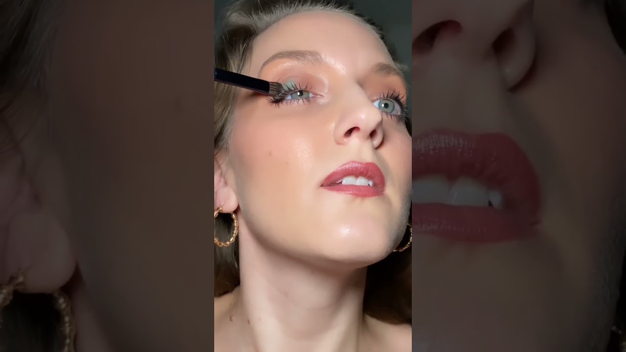 The year of Metallic Eyes👀 #metallic #makeuptutorial #2022inShort #makeupideas #eyeshadowideas