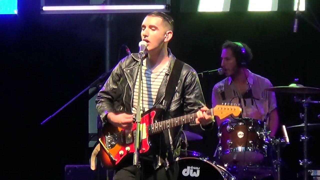 Alex Anwandter - Eramos Todos Felices (Feria Pulsar / Estacion Mapocho / 22.11.2013)