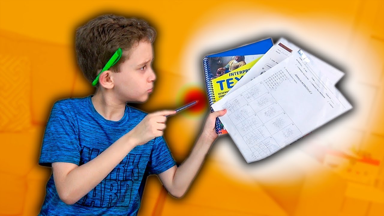 PAULINHO FAZENDO O DEVER DE CASA de Matemática, Inglês e Português