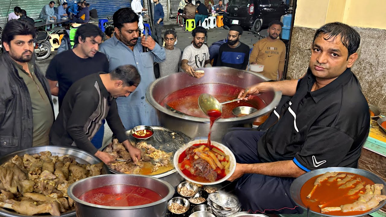 2 AM Siri Paye Breakfast Rush in Lahore 😍 | Authentic Lahori Desi Nashta - Pakistani Street Food