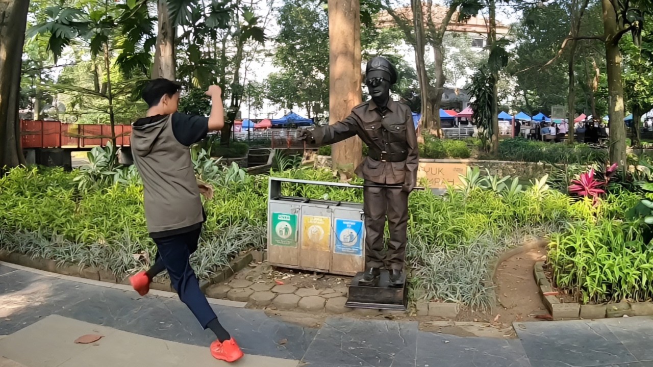 Human Statue Prank. Just for laughs. Funny Video Prank
