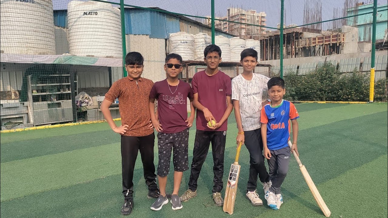 Playing Cricket 🏏 with friends. Enjoying in the truf