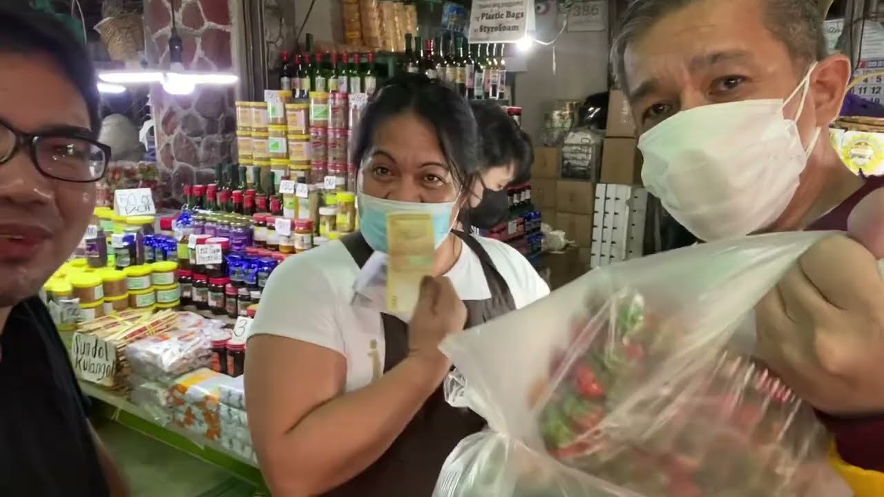 MONS DING!! Nakasabay ko BUMILI NG STRAWBERRY sa BAGUIO PUBLIC MARKET!!