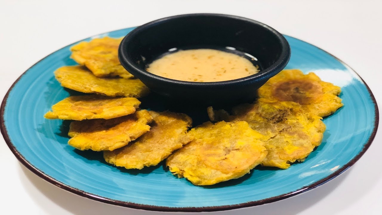 Tostones with Mojito (Fried Plantains with Garlic Sauce)