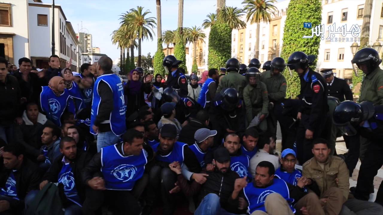 تعنيف معطلين أمام البرلمان