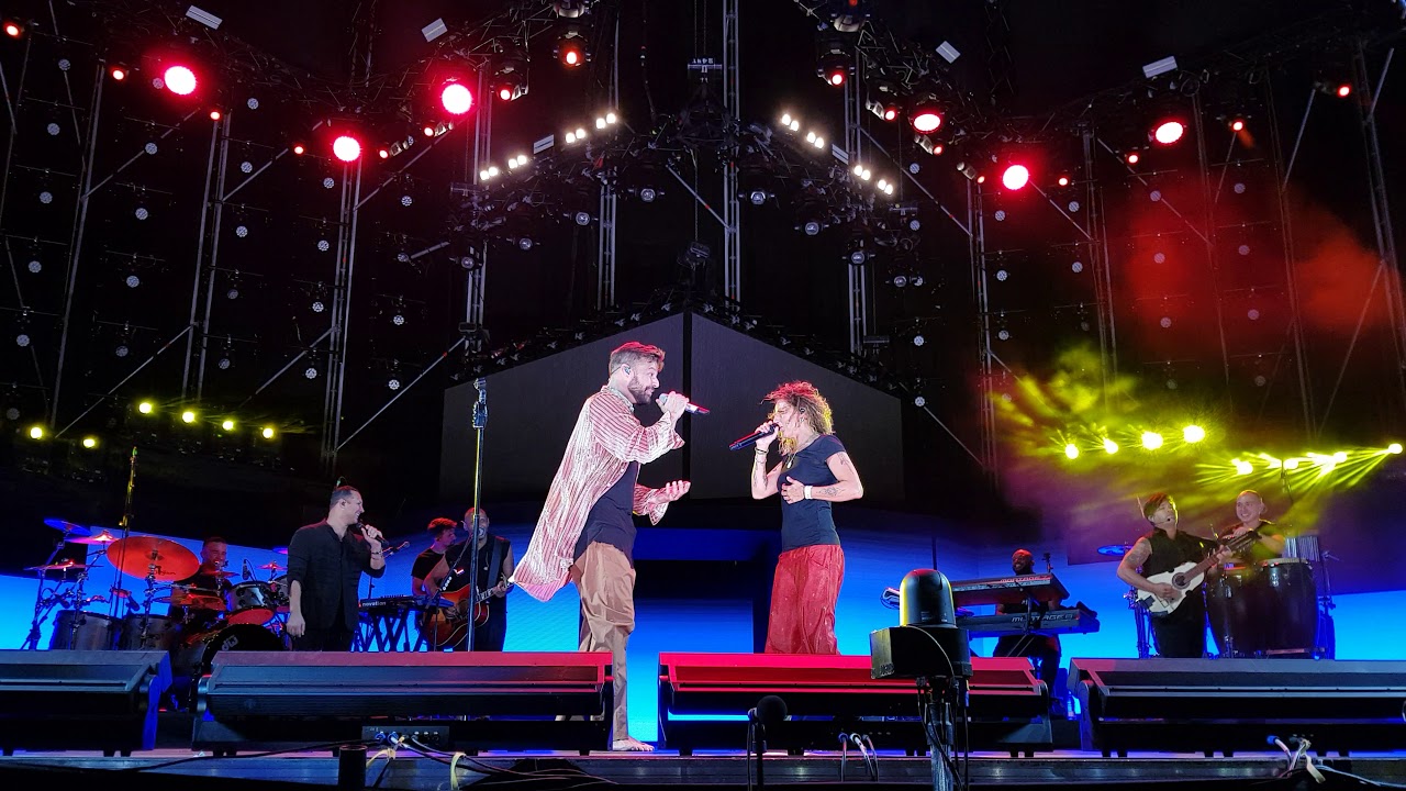 Ricky Martin Concierto live en Cádiz - TU RECUERDO & La Mari (very windy & she is late :))31.8.18 HD