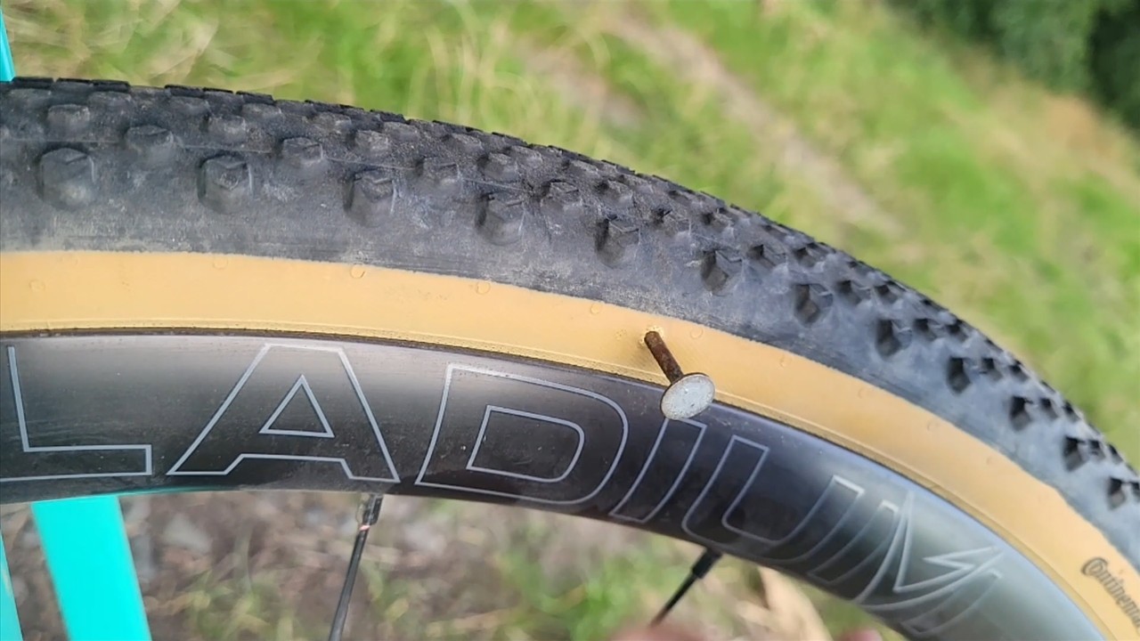 Puncture Gravel bicycle tire Continental Terra Trail TR 2
