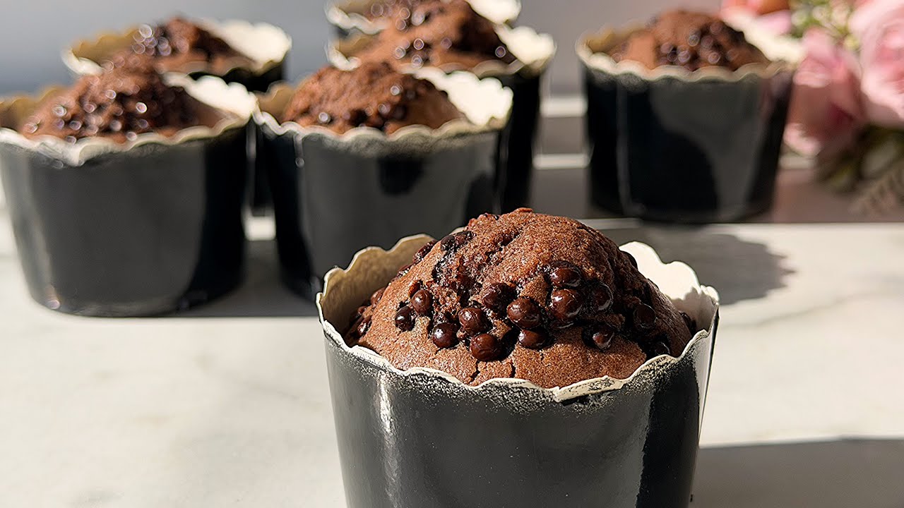 The secret to moist chocolate cupcakes with 2 eggs | Magical cupcakes that melt in your mouth 🍫✨