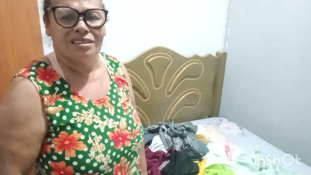 chego a buracha da minha batedeira dobrando as roupas.