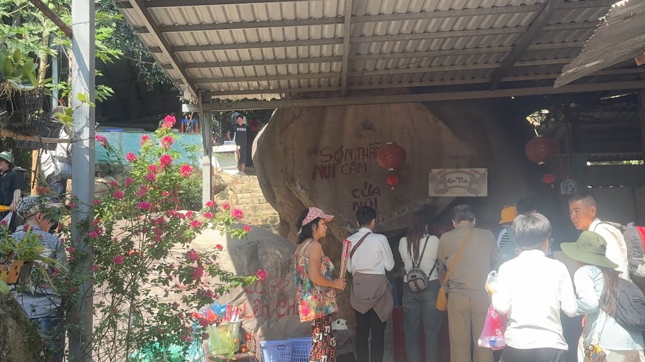 Mùng 4 giếng núi cấm 