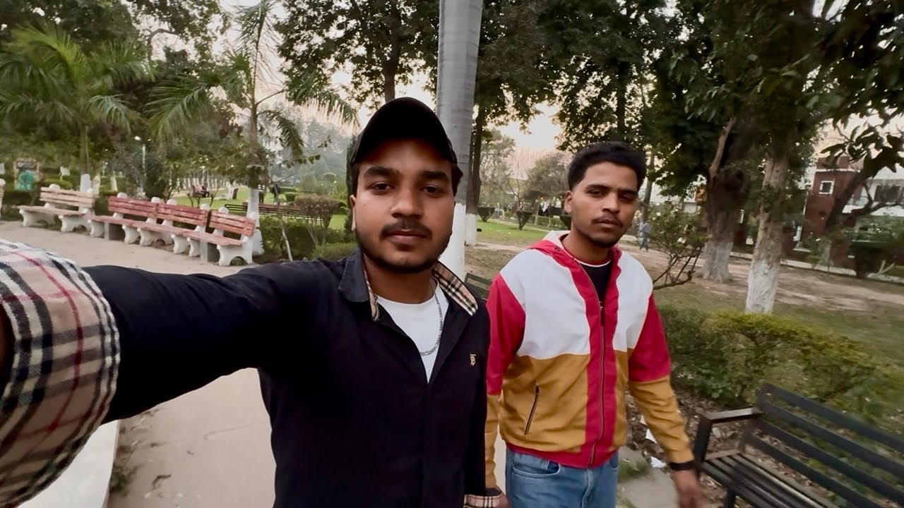 raste me dogesh bhai mil gye🦮😅#vlog #subscribe #youtubevideo #public #explore #yt @Ashu_vlogger_yt 