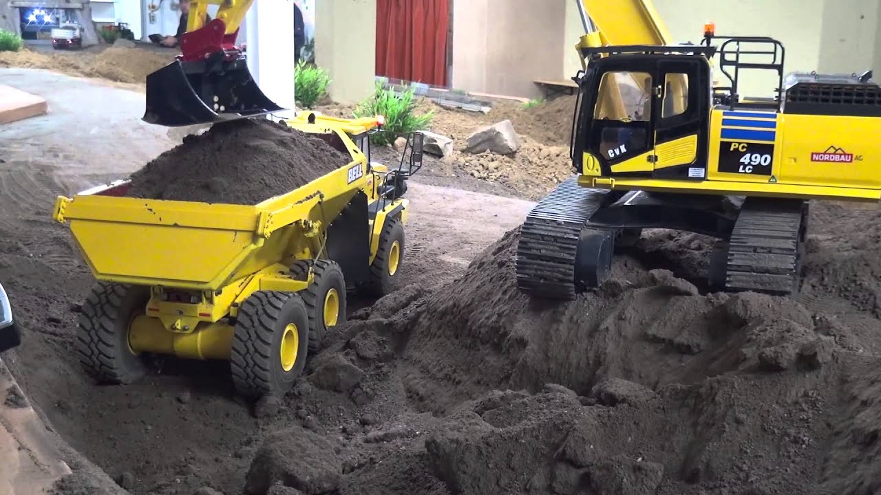 Komatsu PC 490 loading top soil on Bell B40D