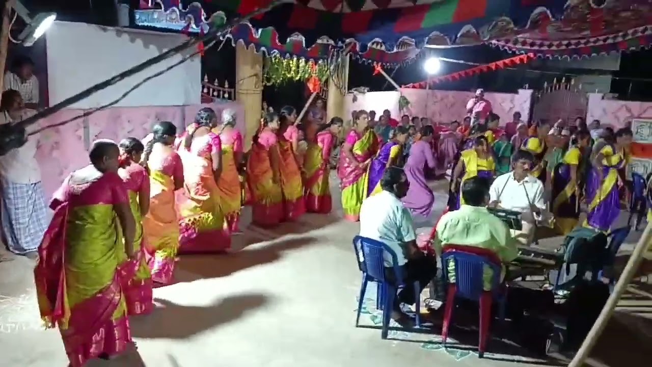 మనిషి చీమల నుంచి కూడా నేర్చుకున్నా డండోయ్ 🫡చీమల దారి కోలాట నృత్యం చూసేయండి మరి🫣