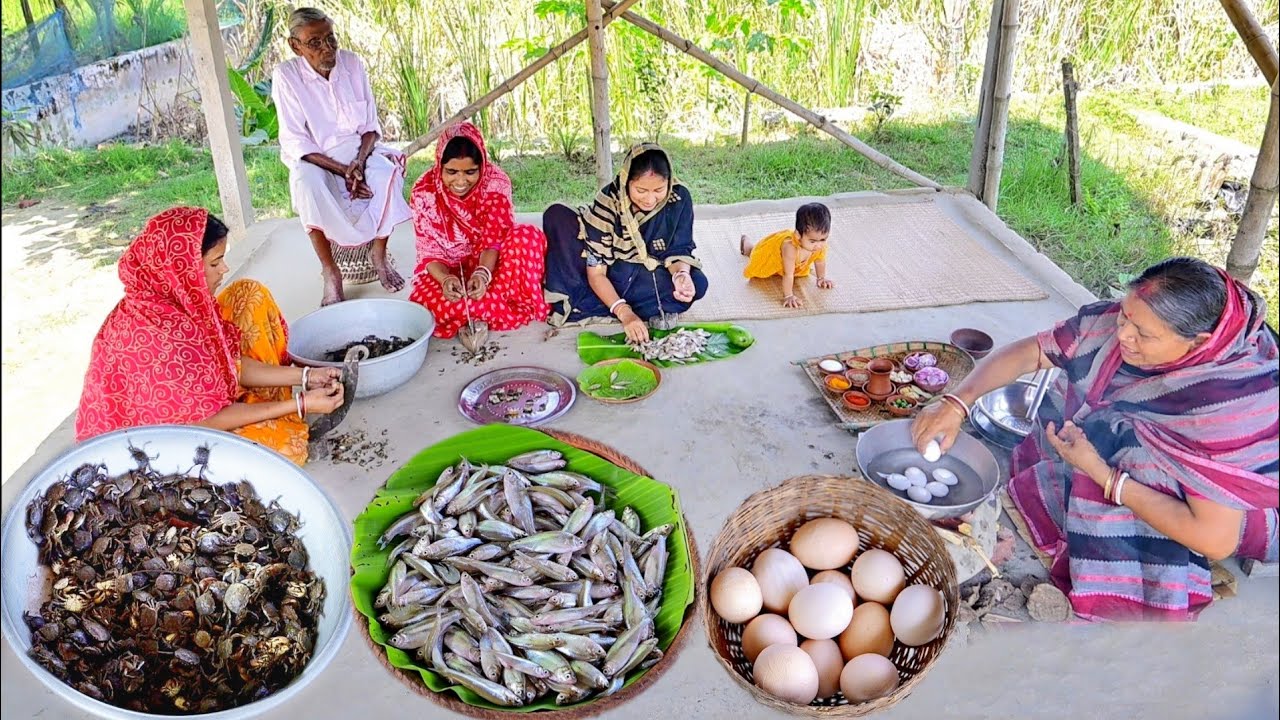দারুন মজার ডিম রান্না সাথে মৌরলা মাছের টক আর কাঁকড়া বাটা রেসিপি দিয়ে দুপুরে জমজমাট খাওয়া দাওয়া