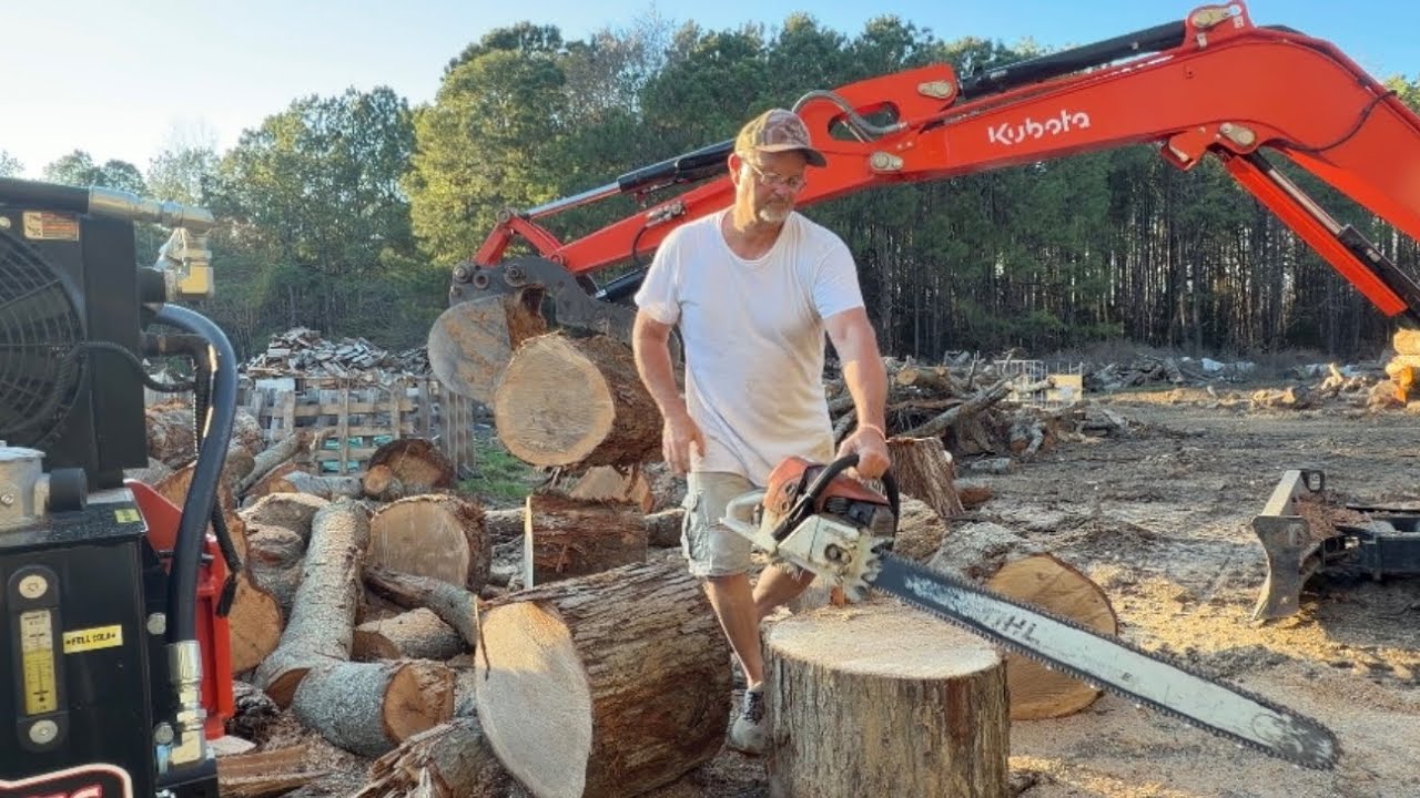 Everybody in the Woodyard this Evening #getsplitdone #splitting #kubota @WolfeRidge 