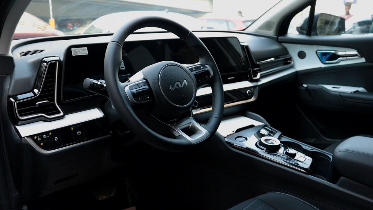 Обзор Kia Sportage 2025 Highline, Pearl black color